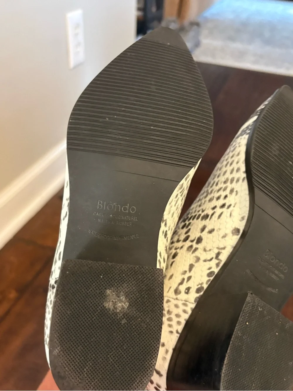 BLONDO Waterproof Snake Print Chelsea Bootie size 6.5